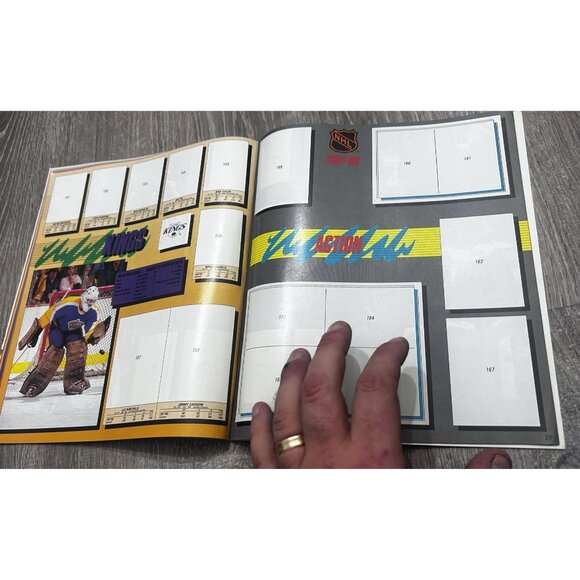 1988 O-Pee-Chee NHL NHLPA Hockey Sticker Year Book Album - Picture 6 of 7